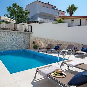 Frankola With Swimming Pool Apartment